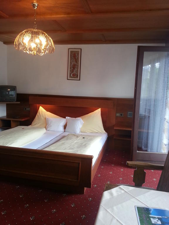 Hotel Garni Dietrich Seefeld in Tirol Exteriör bild